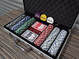 Poker Set im Koffer mit Schlüssel - neuwertig