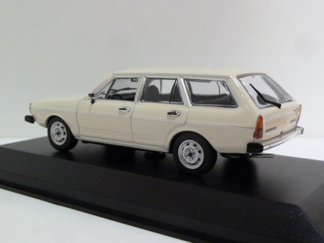 Volkswagen Modellini d'auto: VW Passat Variant (1975) – Nuovo e nell'imballaggio originale da Flawil venduto da Imperiosud 4