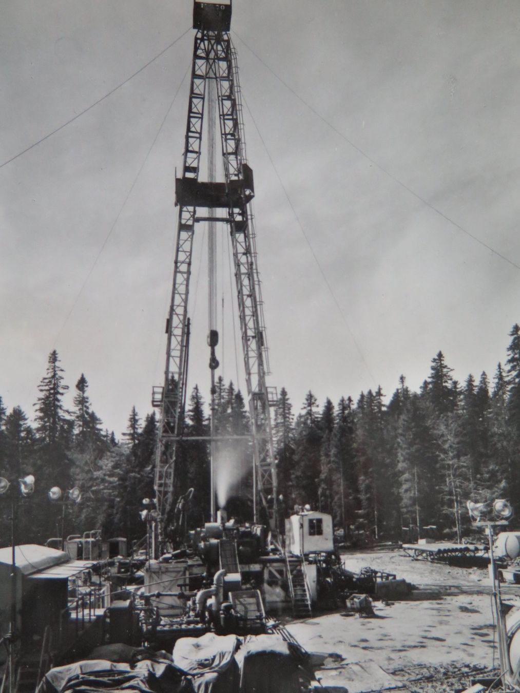Cartoline postali: RISOUD - RECHERCHES DE PÉTROLE DANS LA FORÊT DE RISOUD – Usato da Wittenbach venduto da lipasal 1