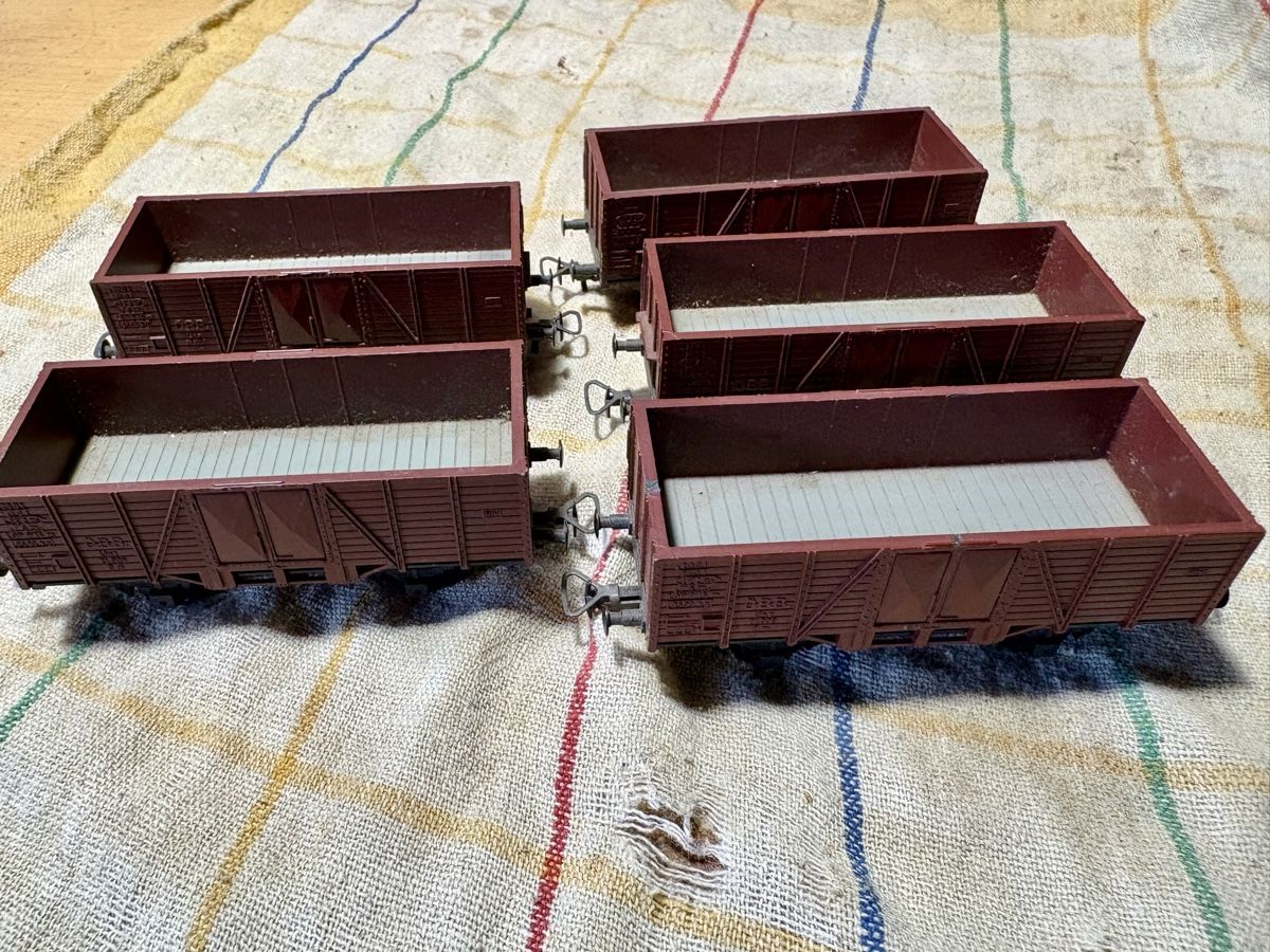 Roco Modellini di ferrovie: Roco Acht Güterwagen H0 – Usato da Balsthal venduto da hammer008 1