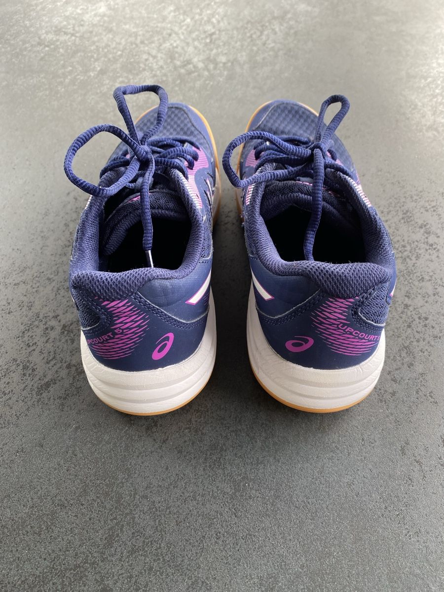 Asics Chaussures filles: Asics Hallenturnschuhe Gr 36.5 – D'occasion à Uster par HerBenz 1