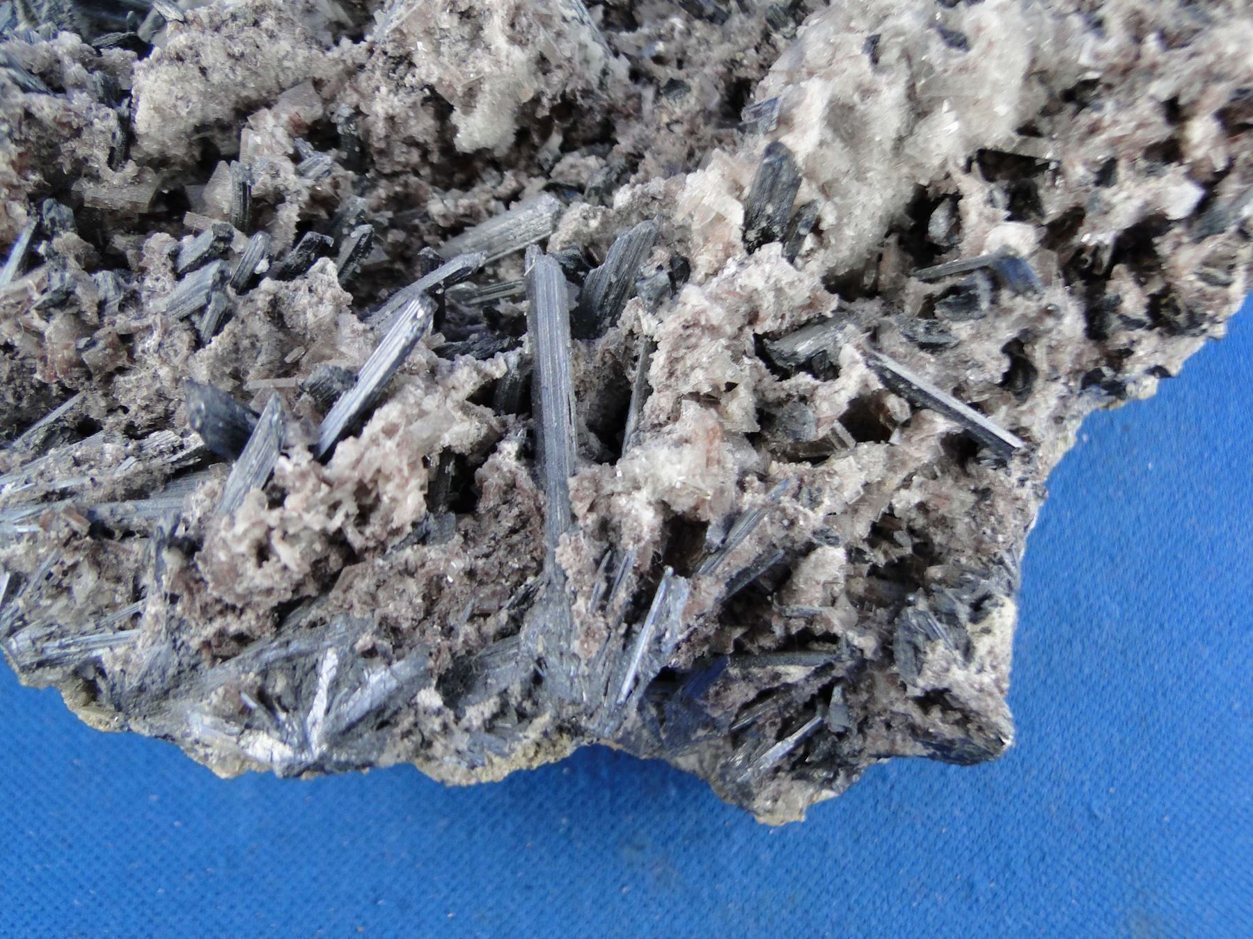 Minerali & Pietre curative: Baryt auf Stibnit – Usato da Schinznach Bad venduto da Demerald 7