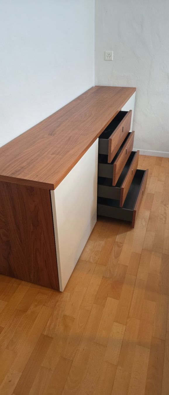 Cassettiere: Sideboard Nussbaum mit Schiebetüren – Usato da Niederteufen venduto da Christian913 8