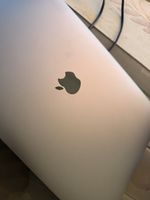 MacBook Air 13” - i5, 8 GB, 256 GB SSD, top Zustand