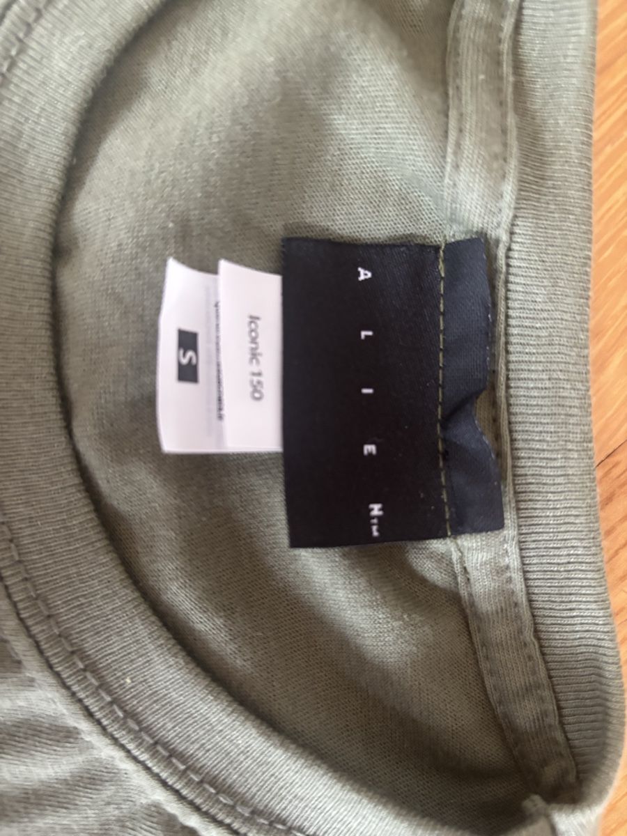 T-shirt: "alien" merch t shirt size s – Nuovo (secondo la descrizione) da Walenstadt venduto da arm_jp2j 2