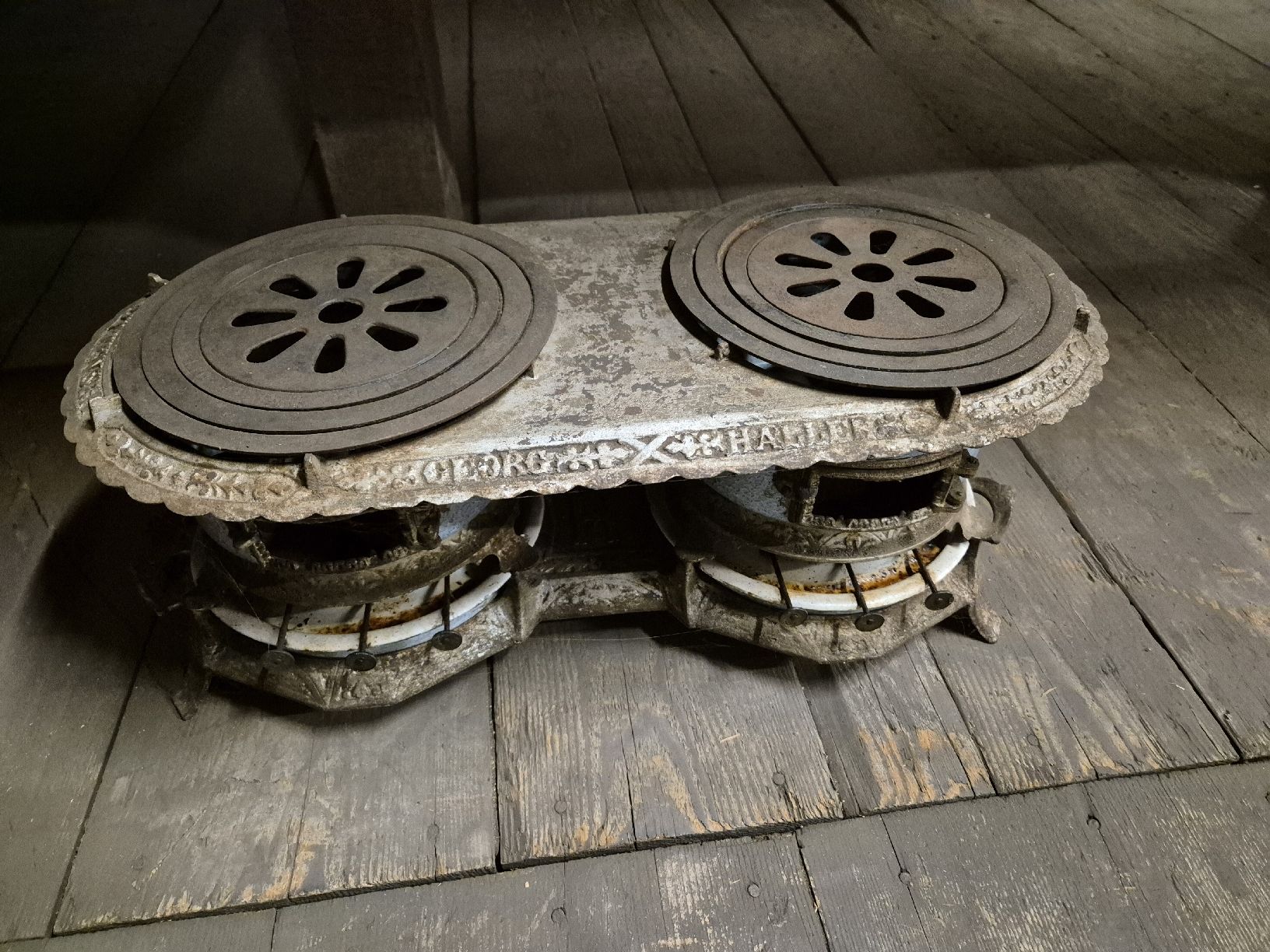 Altri mobili d'antiquariato: Antiker Ofen Grill Petrol Brenner – Difettoso da Escholzmatt venduto da tinutechag