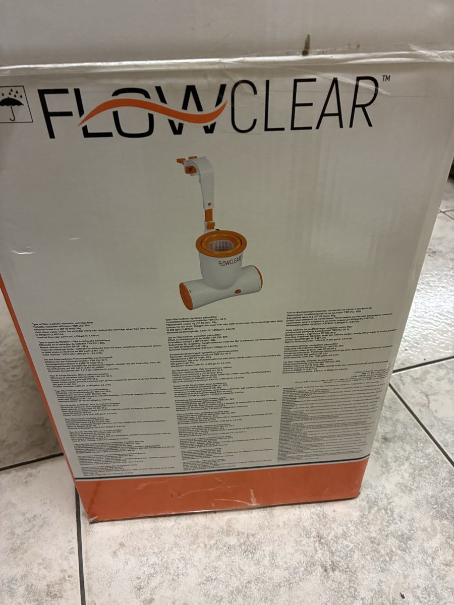 Bestway Piscines: Bestway Flowclear Poolfilter mit Pflegemittel Set – D'occasion à Wangs par bocatof
