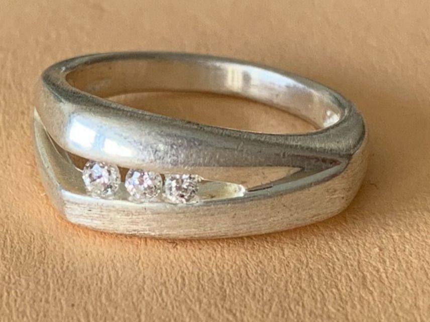 Ringe: Silberring 3 Steine klassic (gr. 55.5) – Gebraucht aus Dittingen von Bellevista