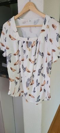Frühlings-Bluse mit Federprint - Grösse XL - Leicht & luftig