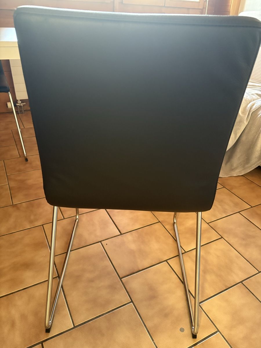 Stühle: 2x Kunstlederstuhl schwarz – Gebraucht aus Uetendorf von Ampelmaennchen 1