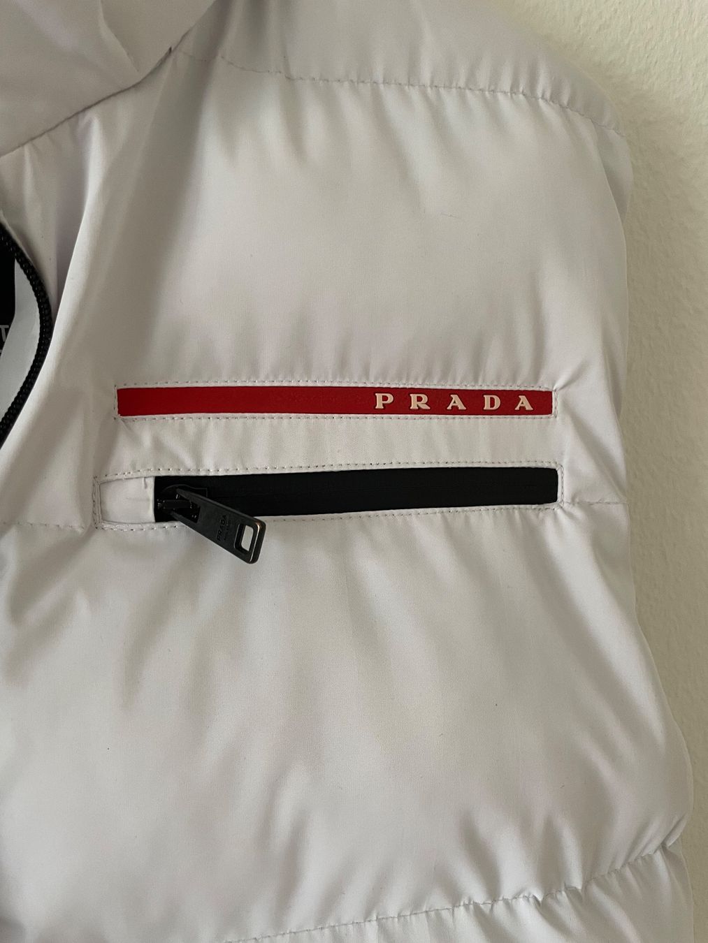 Prada Gilet & Giacche: Neue PRADA Weste Weiss – Nuovo e nell'imballaggio originale da Adliswil venduto da maximiliann 2
