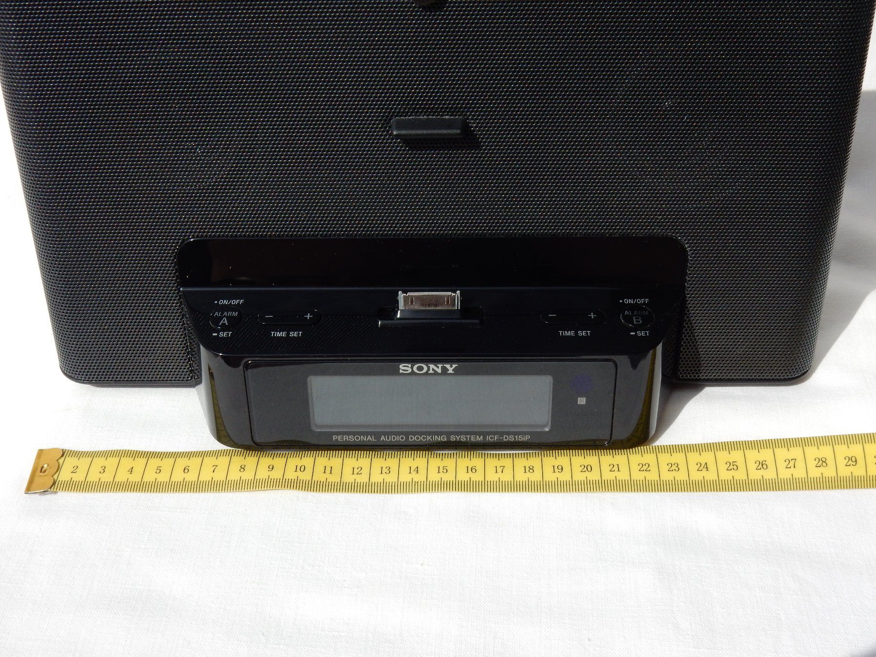 Docking station: **SONY ICF-DS15iP Radiowecker iPod/iPhone Docking Station** – Usato da Zürich venduto da Holzbolzen 6