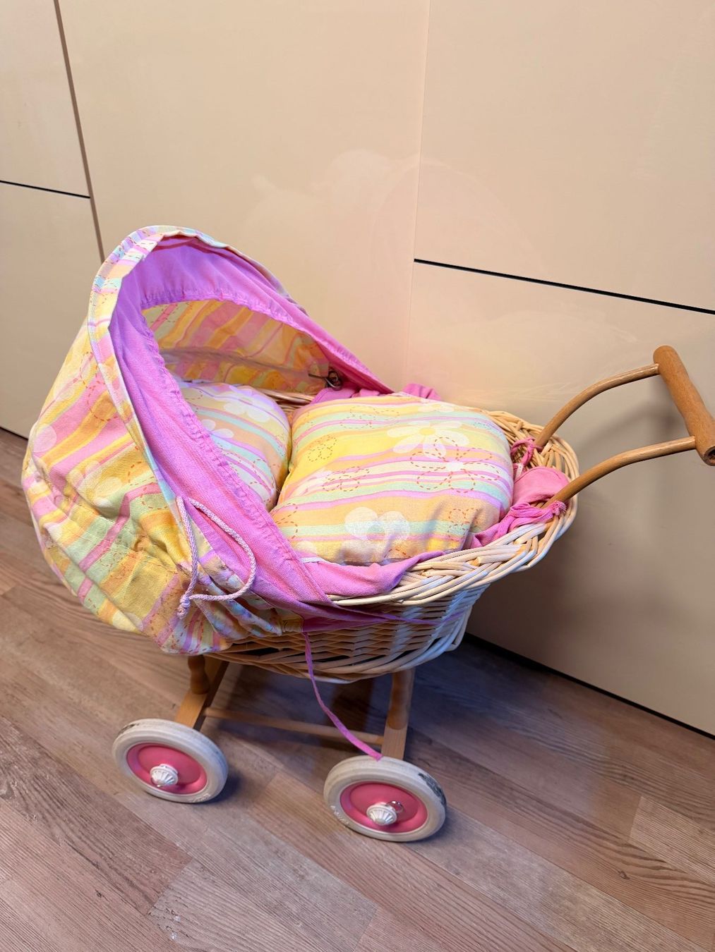 Carrozzine per bambole: Puppenwagen aus Holz – Usato da Niederurnen venduto da Carbon21 2