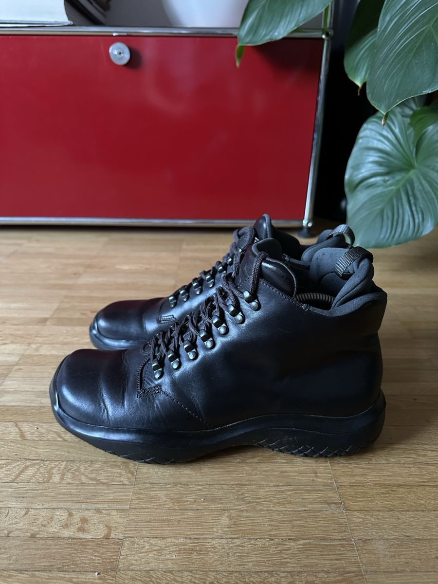 Prada Scarpe da uomo: Prada Stiefel braun Leder Archive 2000er Y2K – Usato da Basel venduto da luc_j2xz
