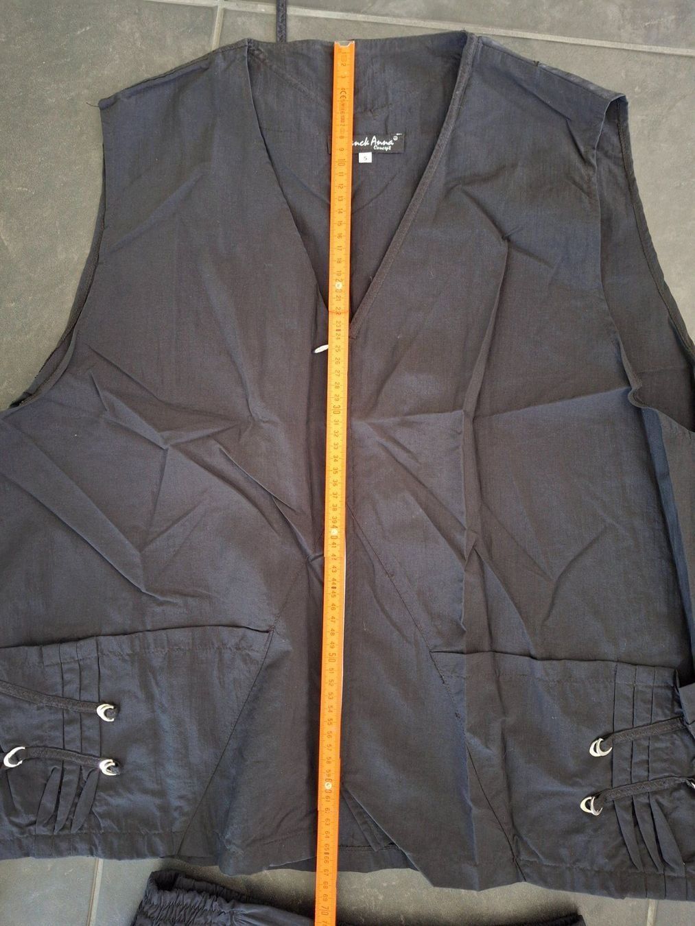 Lotti di vestiti: Schwarzes Set, Hose und Weste, Grösse 44/46 – Usato da WALTERSWIL SO venduto da thb_ybm8 4