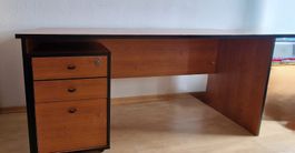 Bürotisch in Holzoptik