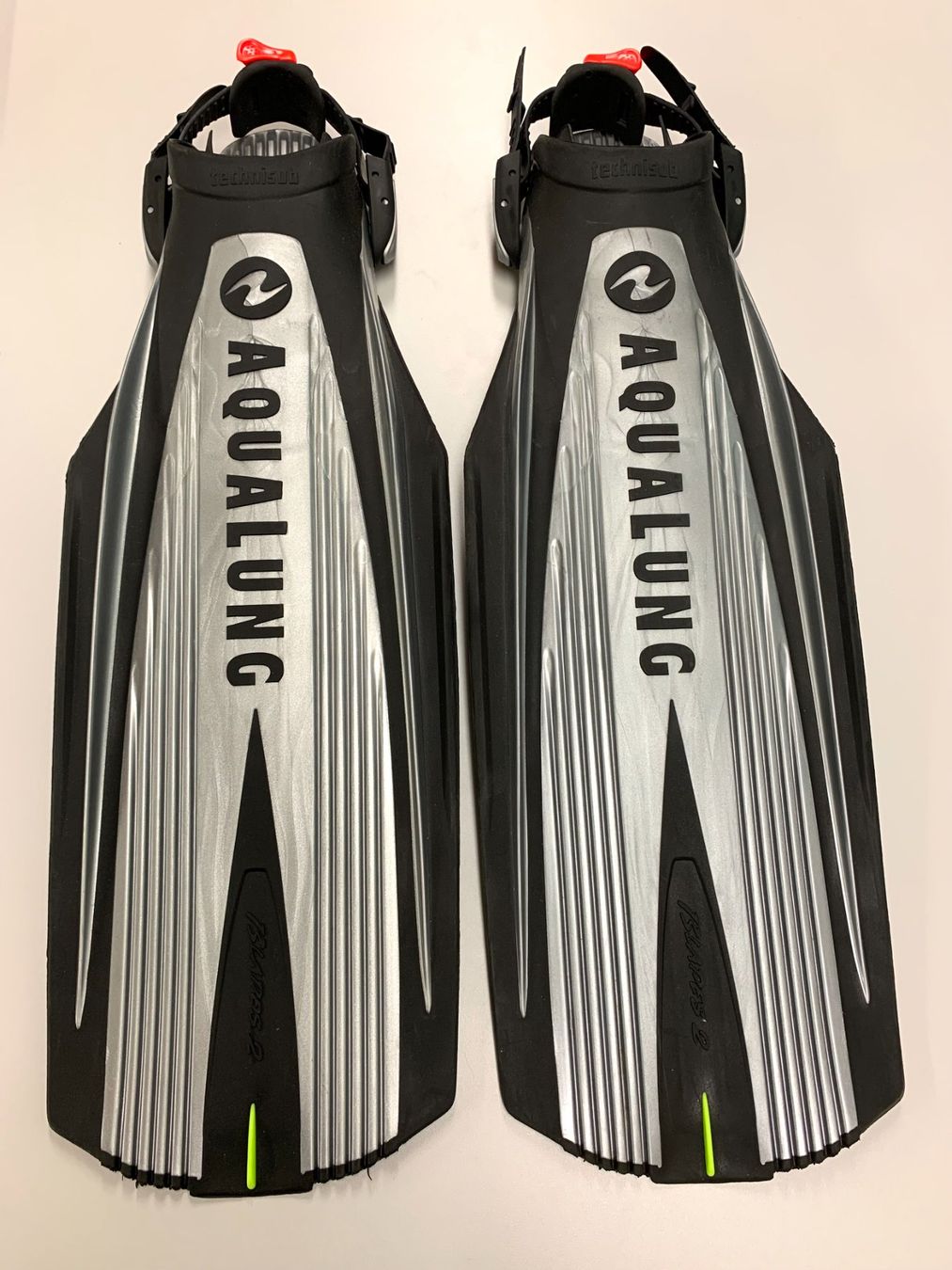 Flossen, Masken & Schnorchel: Flossen - Aqualung - Blades 2 - silber - Gr. XL – Neu und originalverpackt aus Samstagern von Spliti