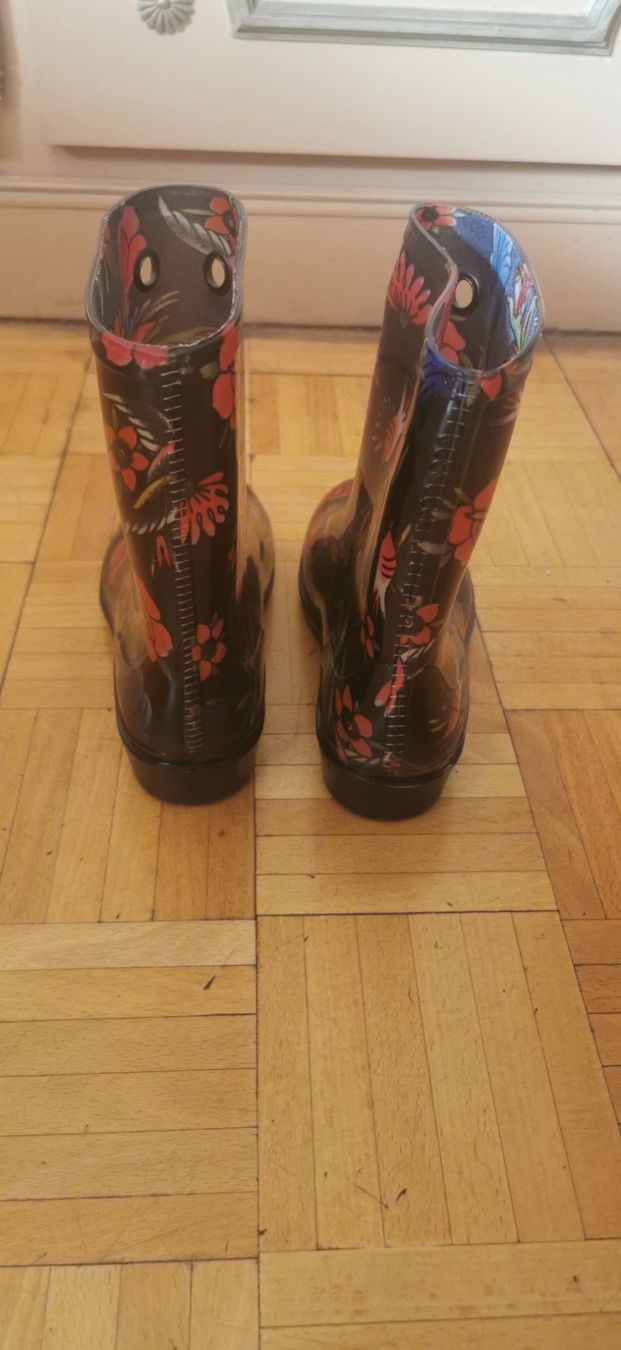Scarpe da donna: Bottes de pluie fleurs – Usato da Genève venduto da vins50 1