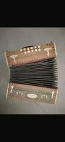 Accordéon ancien bois et métal état acceptable