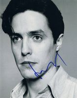 Hugh Grant 1960- Autogramm signiert Foto 20x25cm