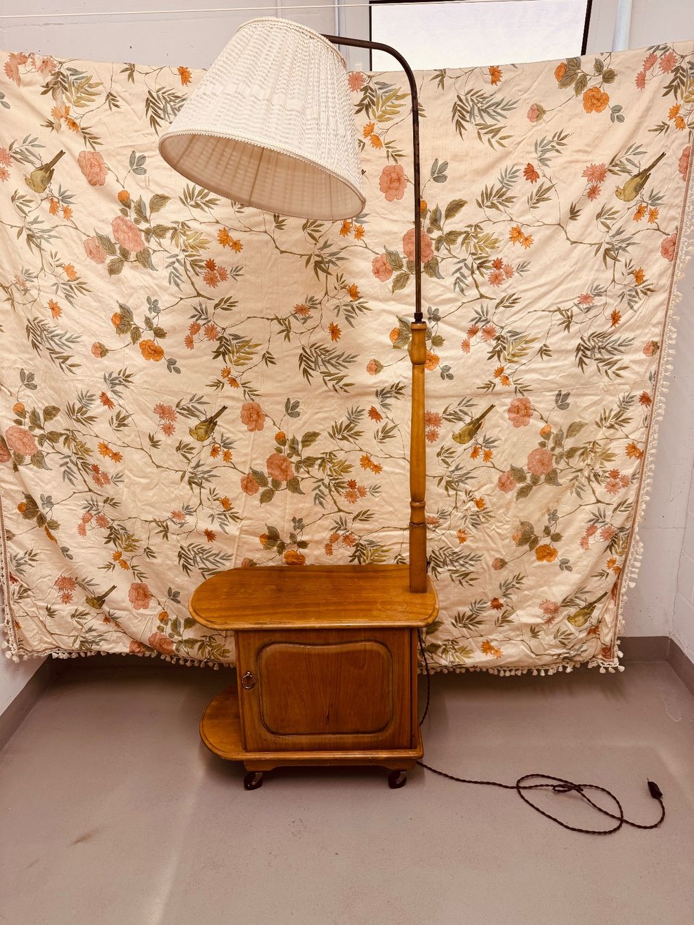 Lampen: Möbeli mit Lampe – Gebraucht aus Zürich von diesunddasvintage