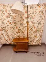 Möbeli mit Lampe