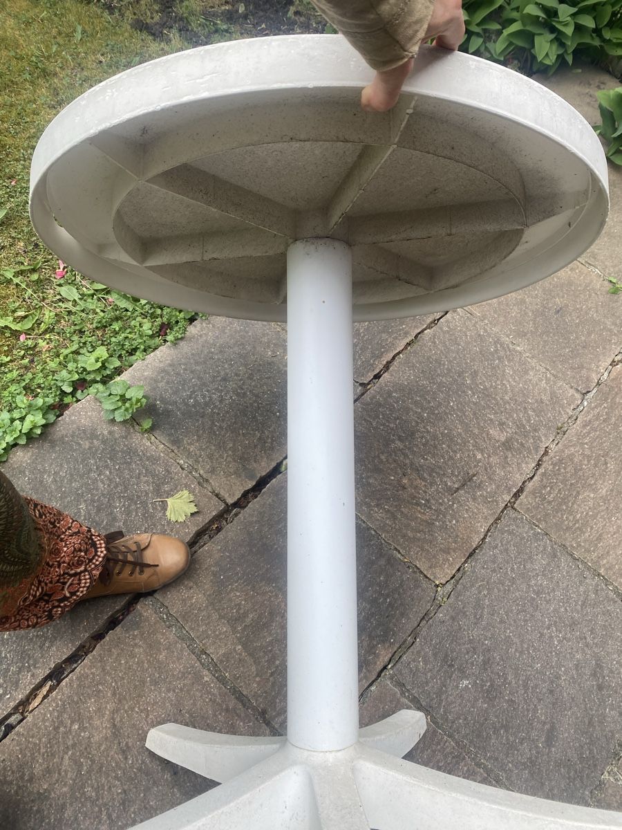 Tavoli: kleiner runder gartentisch aus kunststoff – Usato da Langenthal venduto da flower101 1