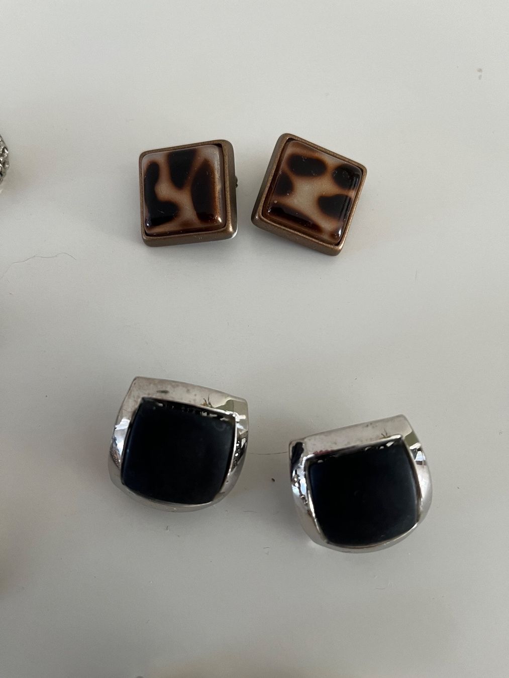 Ohrringe & -stecker: Vintage Ohrclips und Brosche – Gebraucht aus Wetzikon ZH von seli03 3