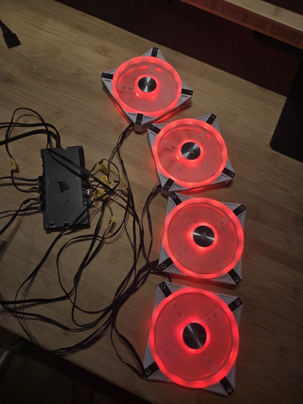 PC: 4xiCUE QL120 RGB Weiss inkl. Controller PRO – Usato da Arbon venduto da Mamamia13 2