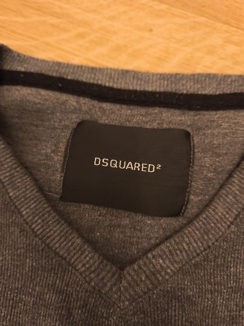 Dsquared2 Pullover & Sweatshirts: Dsquared2 Pullover grau V-Ausschnitt Grösse L gebraucht – Gebraucht aus Luzern von dom_5v5g 3