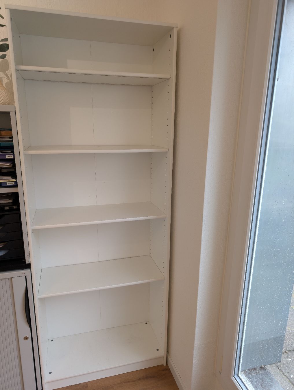 Scaffali: Weisses Bücherregal, schrank gebraucht – Usato da Einsiedeln venduto da Tooobias
