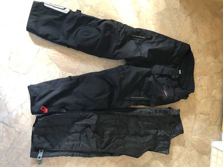 Motorradhose neuwertig wasserfest und wärmehose dabei