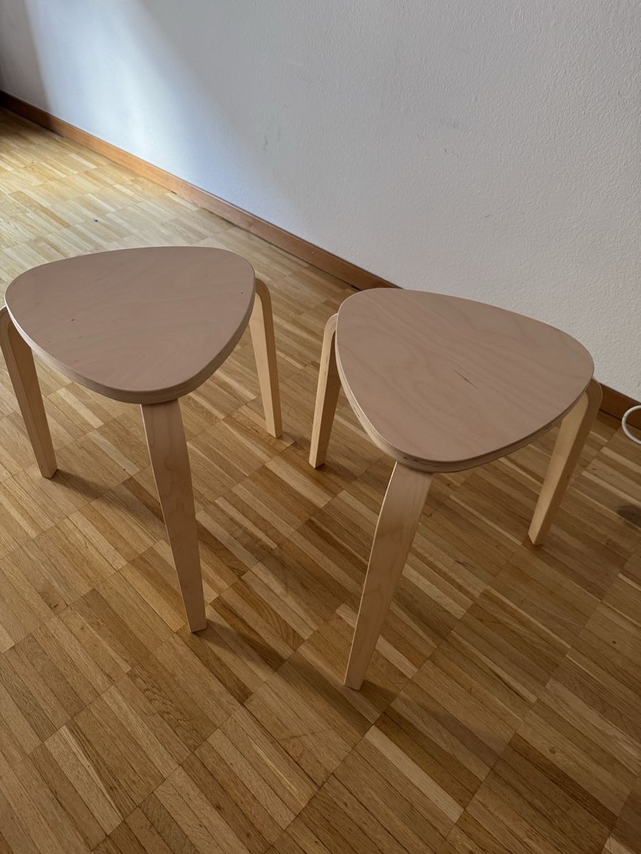 Articoli in legno: Hocker Holz 2 Stk. neuwertig – Usato da Zürich venduto da sofiaalpac