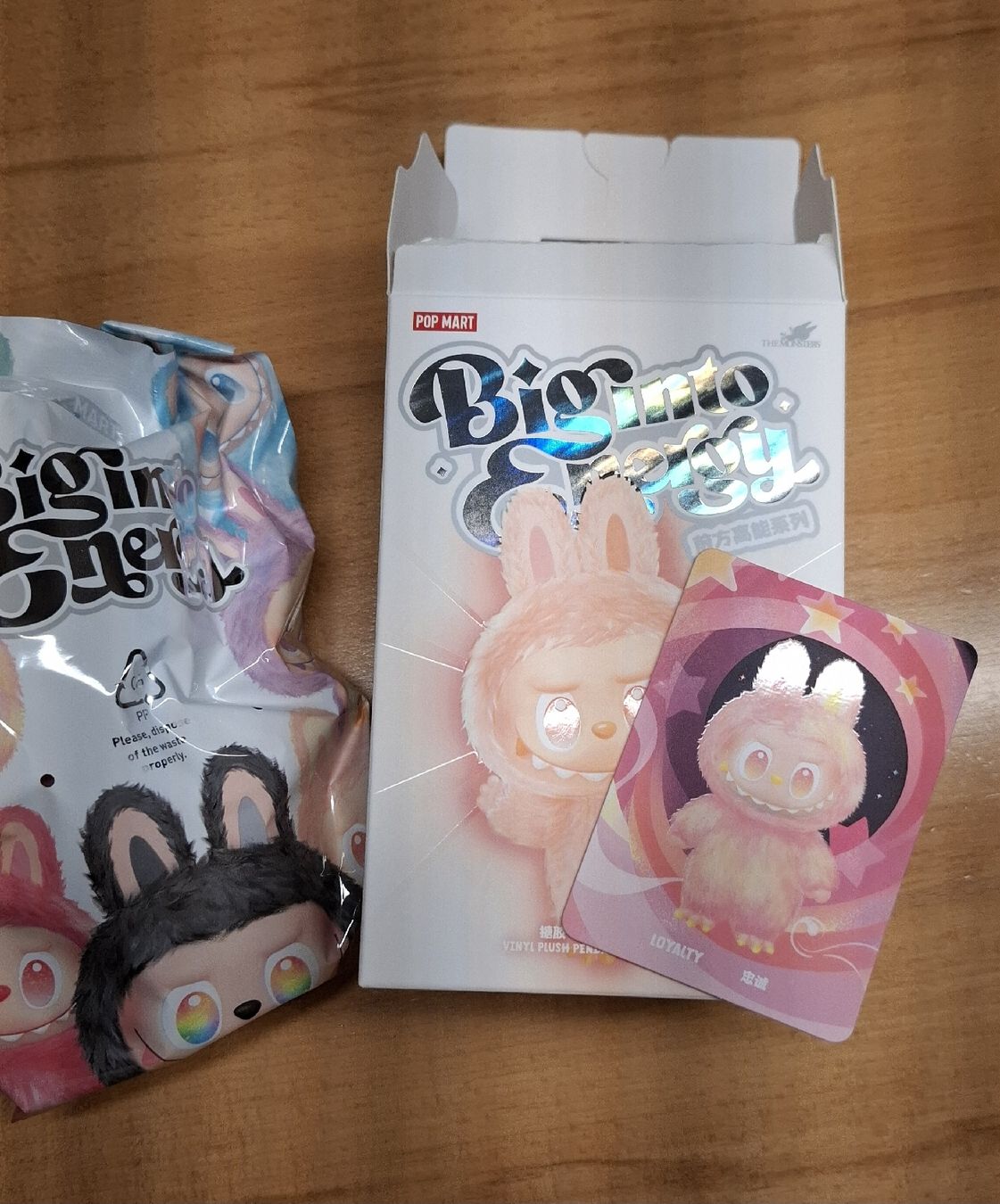 Figuren: Original Labubu - Big Into Energy - Loyalty – Neu und originalverpackt aus Balzers von mackfose