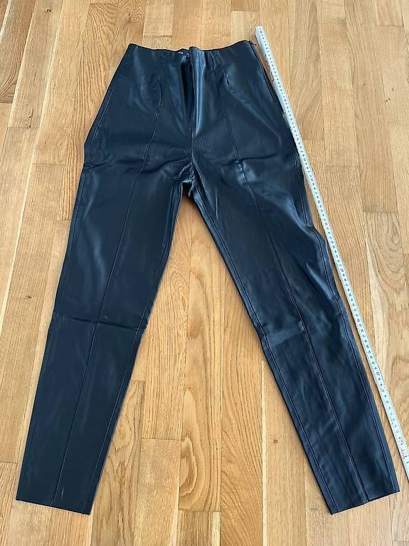 Pantaloni: Kunstlederhose, M, Zara – Usato da Breitenbach venduto da ani_tc2l