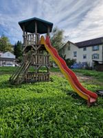 massiver hochwertiger Spielturm mit Rutschbahn