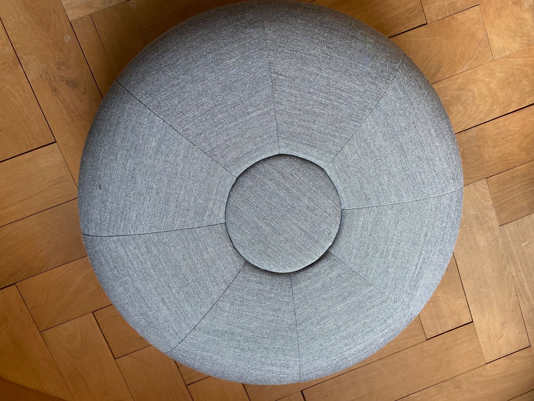 Fritz Hansen Sgabelli: Fritz Hansen Pouf grau/beige – Usato da Spiegel b. Bern venduto da corn2009 1