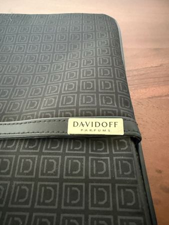 Davidoff Parfums Kleiderhülle / Kleidersack mit Tragegriff –