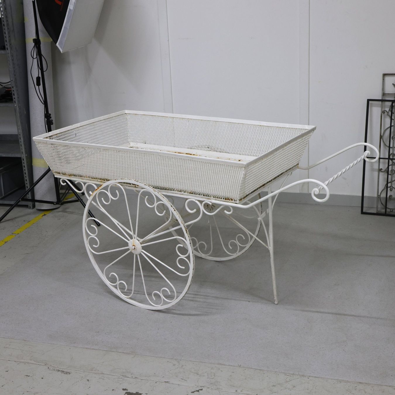 Schubkarren: Blumenwagen im Vintage-Stil – Gebraucht aus Volketswil von brockipfannenstil 1