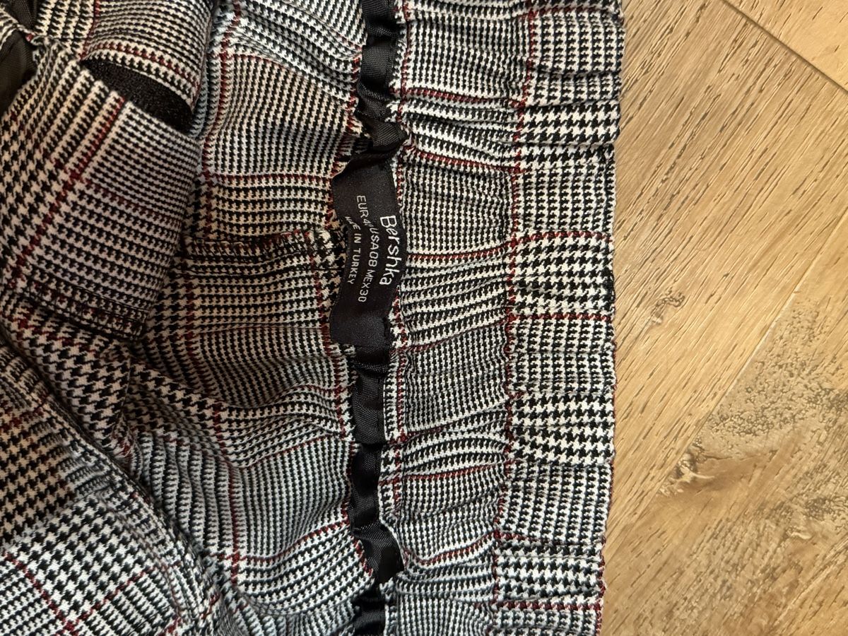 Bershka Pantaloni: Bershka Stoffhose mit Karomuster, Grösse 40 – Usato da Walde AG venduto da Hanutta 3
