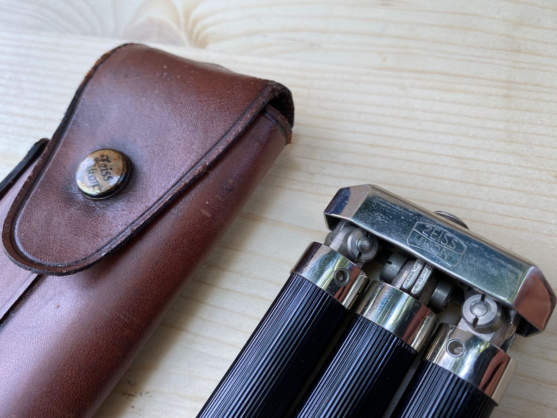 Treppiedi & Teste: antikes Zeiss Ikon Stativ – Usato da Feldbach venduto da Olive1 7