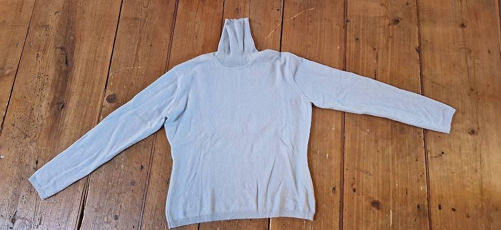 Maglioni & Felpe: Hellblauer Cashmere Rollkragenpullover in Grösse 42 – Usato da Zürich venduto da ninni_me