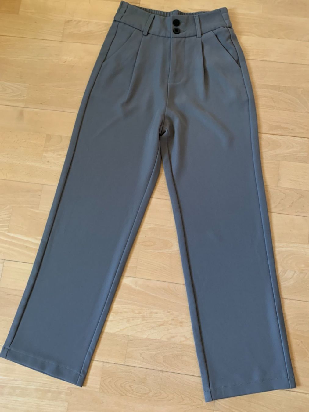 Pantaloni: Damen Hose, Gr. XS / S, Grau – Usato da Worb venduto da farben20zauber