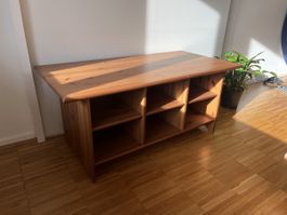 TV-Board aus Massivholz