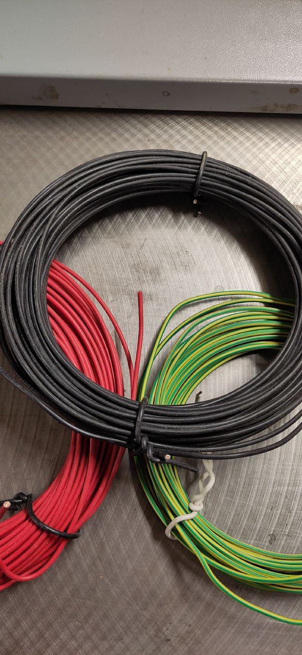 Cavi: Elektrokabel Set Draht 2.5mm  – Usato da Innertkirchen venduto da robi15blue 2
