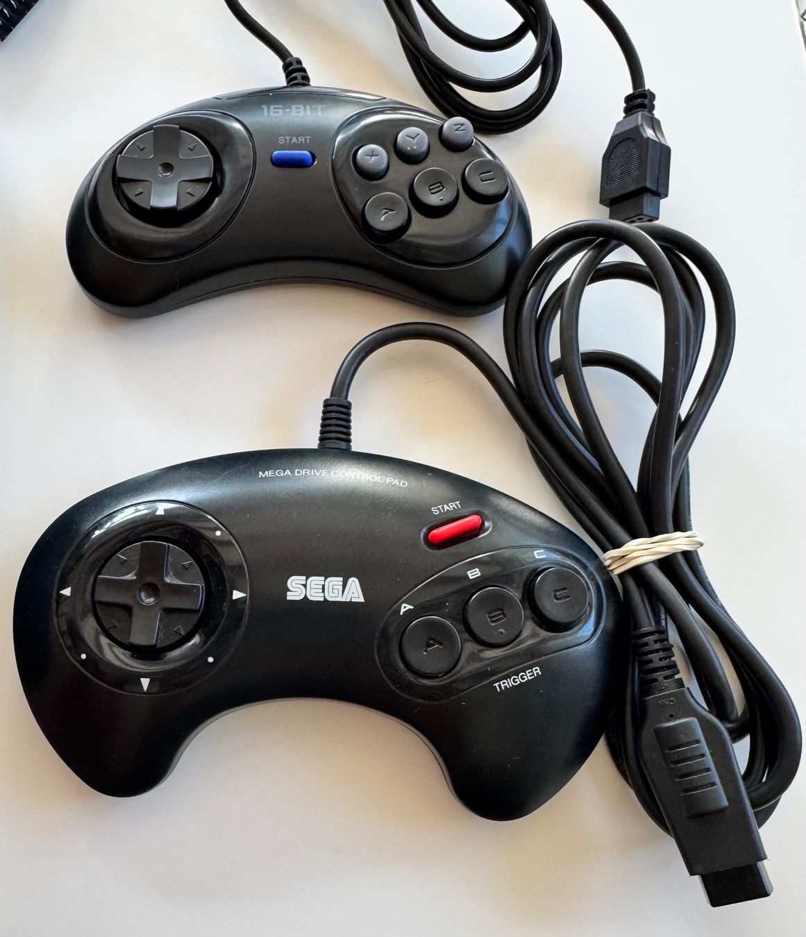 Sega Console: Console Sega Mega Drive 16-Bit avec 2 manettes et cables.... – Usato da Leytron venduto da SuPer_BoCk 2