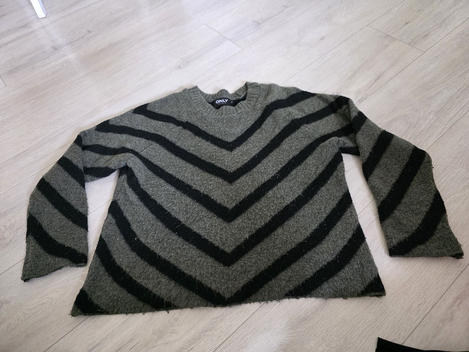 Maglioni & Felpe: ONLY Pullover gestreift oliv schwarz Grösse S gebraucht – Usato da Wigoltingen venduto da Zuckerfee84