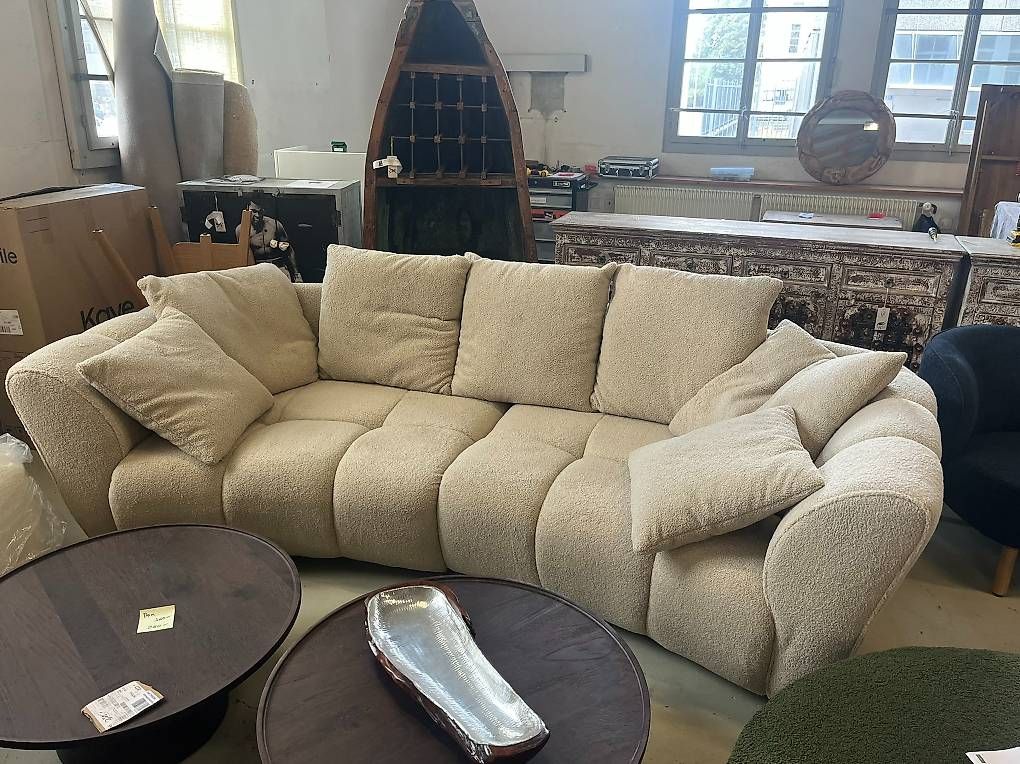 Divani: Sofa 3 Sitzer Bouclé Hellbraun – Nuovo (secondo la descrizione) da Zollikofen venduto da uniqueroom