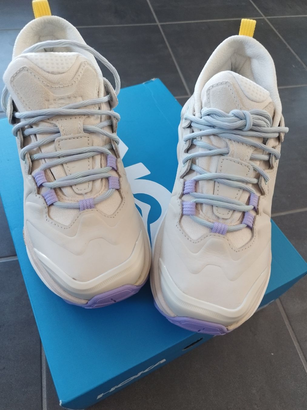 Hoka One One Scarpe da donna: Hoka Kaha 3 GTX Freizeitschuhe Gr. 40 – Nuovo e nell'imballaggio originale da Tartar venduto da the_h8r7