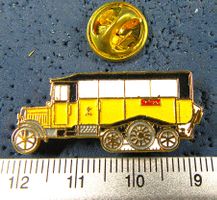 POSTAUTO OLDTIMER MIT RAUPENANTRIEB BUS AUTO PIN GEPRÄGT